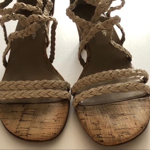 DONALD J PLINER RUNA SANDALS. - Picture 6 of 10
